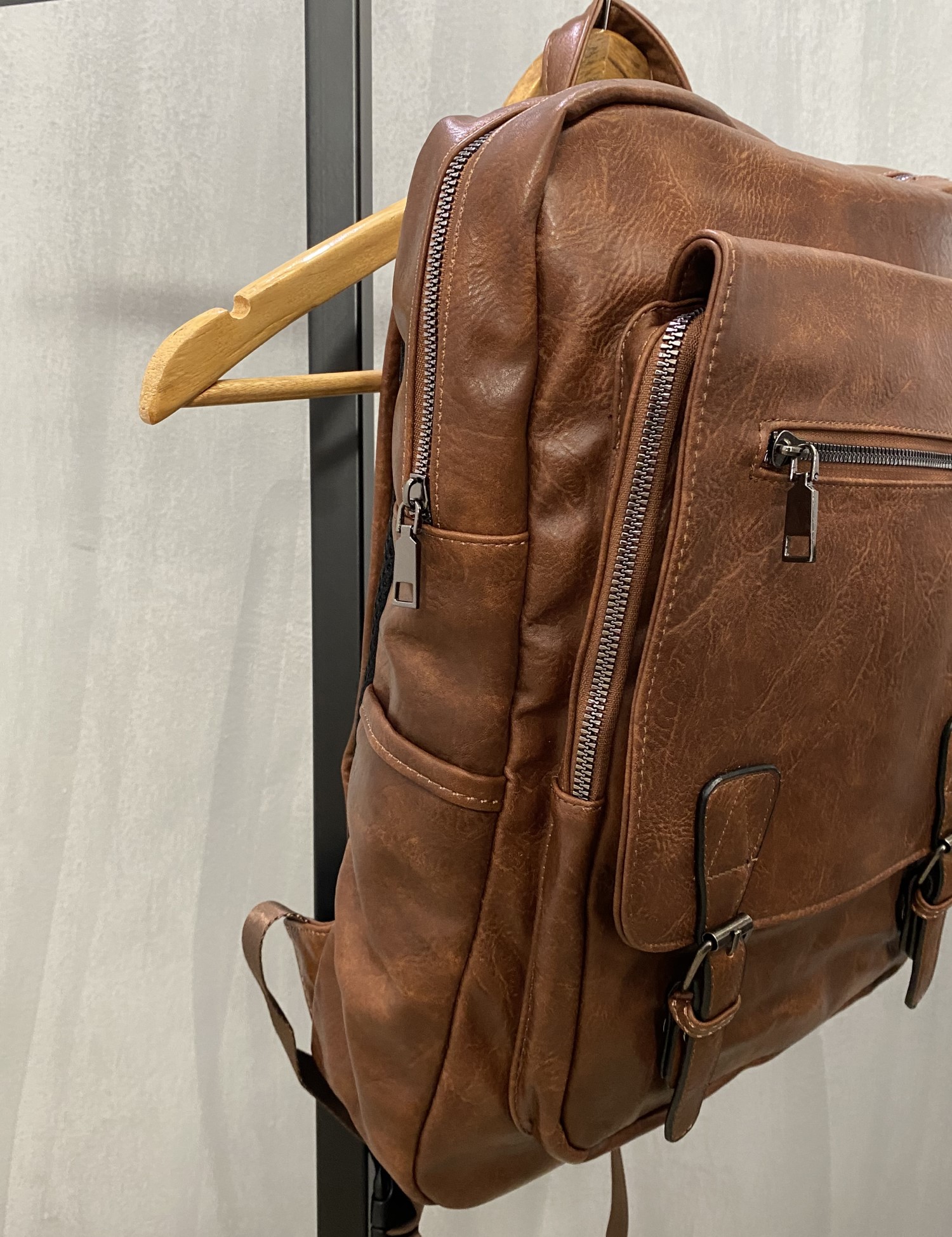 Ανδρικο ταμπά Back Pack δερματίνη με εξωτερική τσέπη B9640105 φωτογραφία